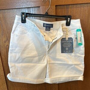Democracy White Bermuda Shorts Classic Summer Style
